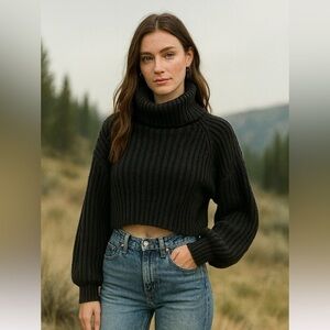 Urban Outfitters Cropped Charcoal Gray Chunky Cowl Neck Sweater – Size Small
